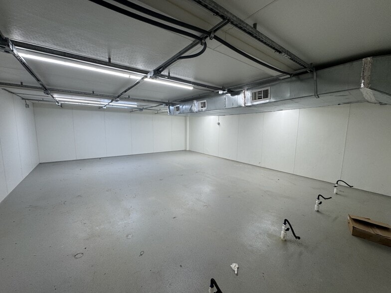 More Photos Of 2215 King Arthur Blvd, Baton Rouge Industrial For Sale
