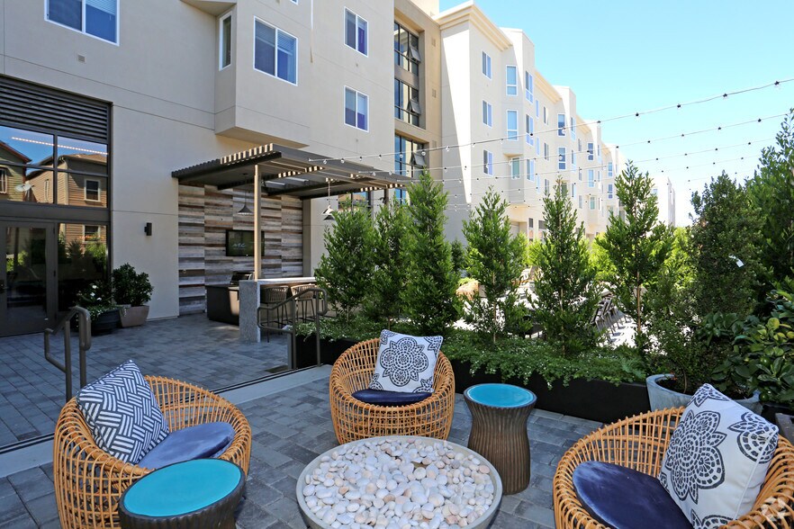 More Photos Of 1375-1411 Sycamore Ave, Hercules Unknown For Lease
