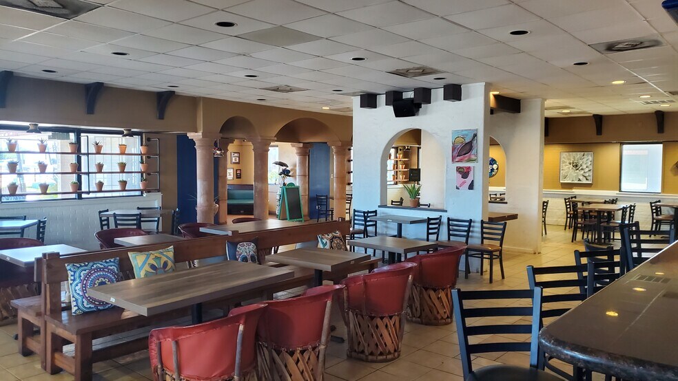 More Photos Of 9902 Gulf Fwy, Houston Restaurant For Sale
