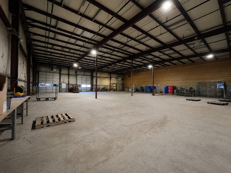 More Photos Of 562 S Reynolds Rd, Toledo Warehouse For Lease