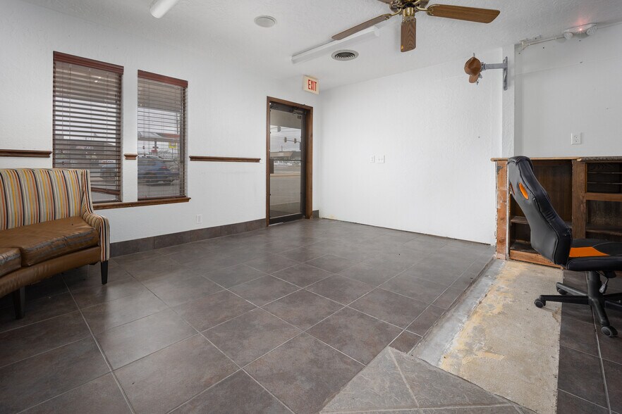 More Photos Of 1108 N Washington St, Weatherford Medical For Sale