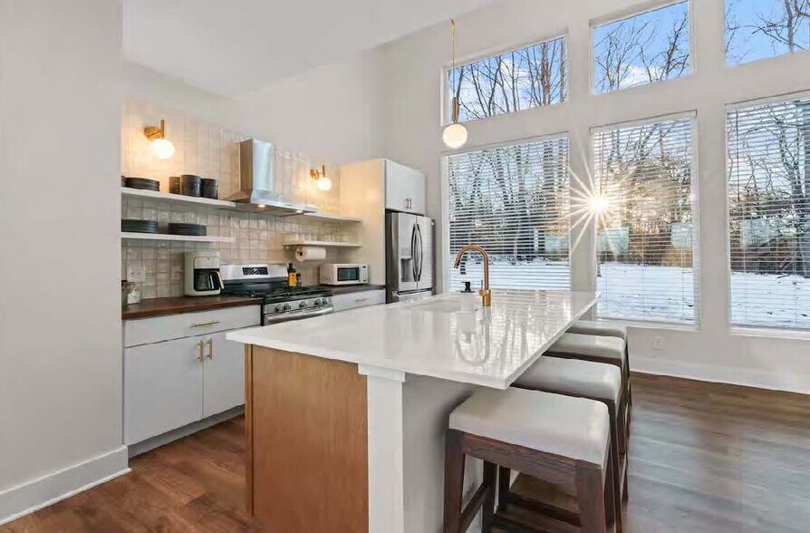 More Photos Of 25085-25349 Buena Vista Rd, Rockbridge Hotel For Sale