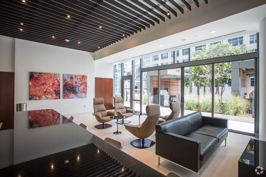 More Photos Of 1800 N Lynn St, Arlington Apartments For Lease