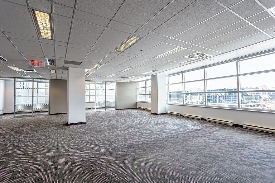 More Photos Of 2505 Boul Laurier, Québec Office For Lease