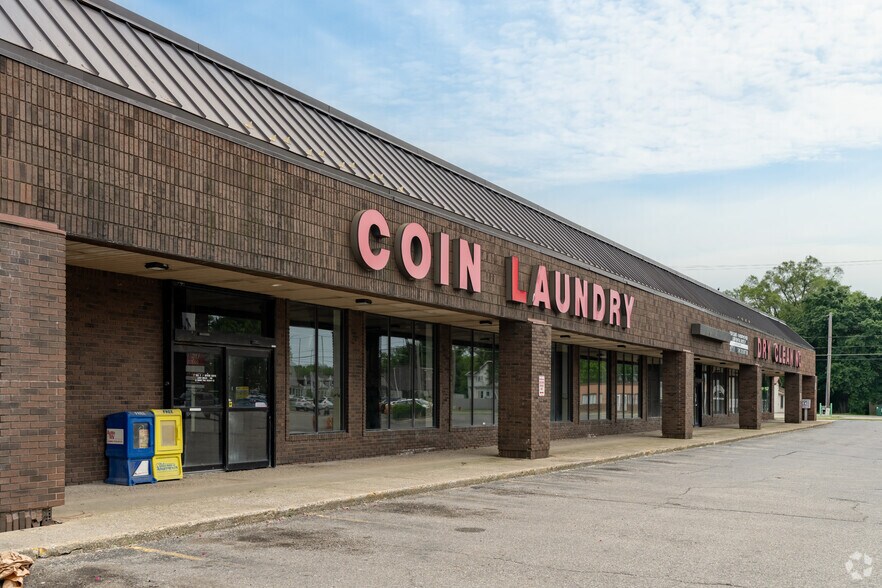 More Photos Of 11956-11972 N Saginaw St, Mount Morris General Retail For Sale