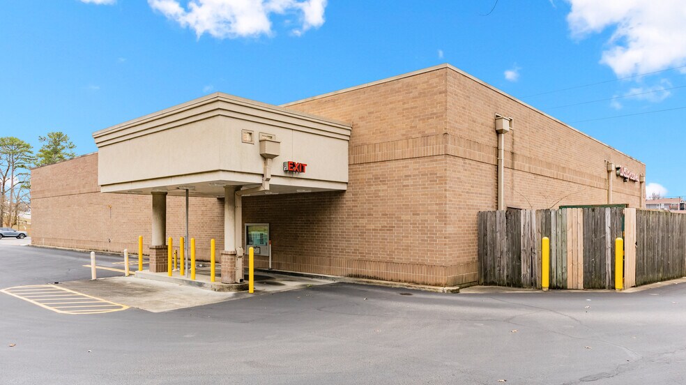 More Photos Of 2301 Center Point Pky, Birmingham Drugstore For Lease