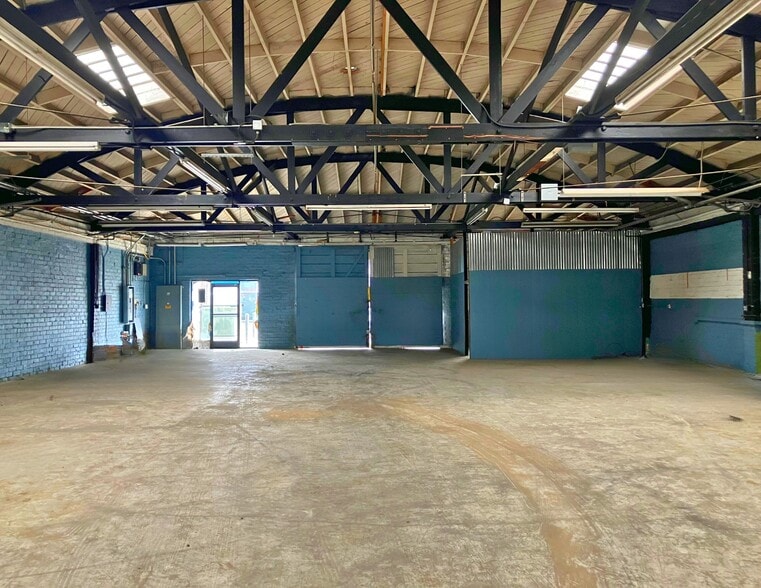 More Photos Of 36 E Palm Ave, Burbank Warehouse For Lease
