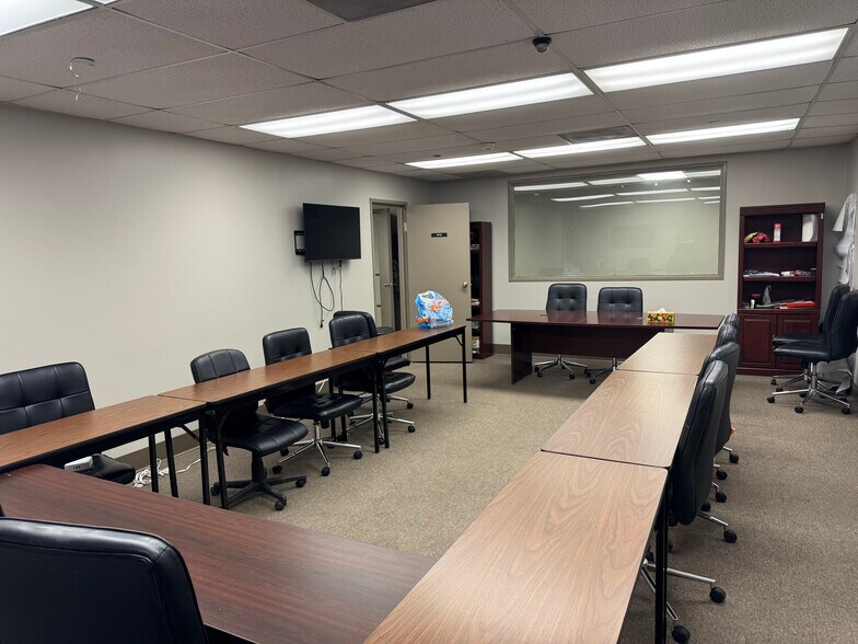 More Photos Of 316 Donohoe Rd, Greensburg Warehouse For Lease