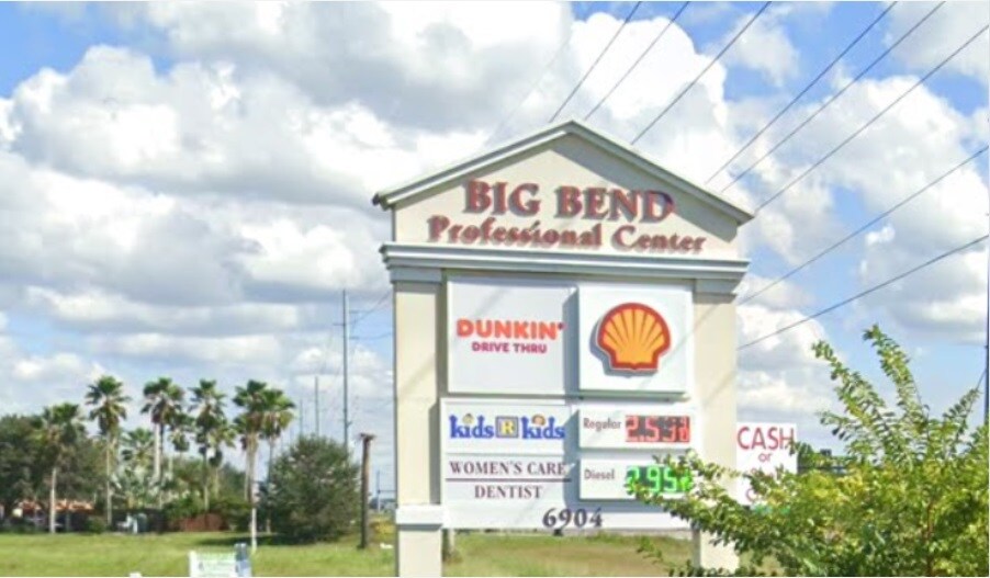 Primary Photo Of 13135 Kings Lake Dr, Gibsonton Medical For Lease