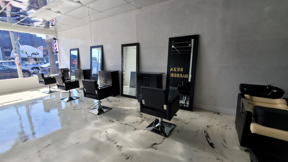 More Photos Of 438 N Fairfax Ave, Los Angeles Storefront For Lease