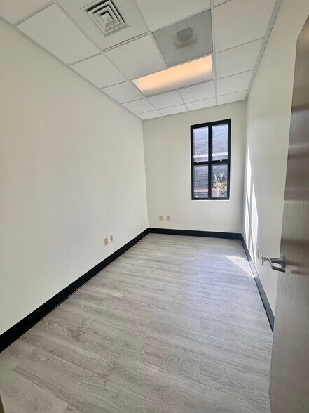 More Photos Of 2287 Henry Tecklenburg Dr, Charleston Office For Lease