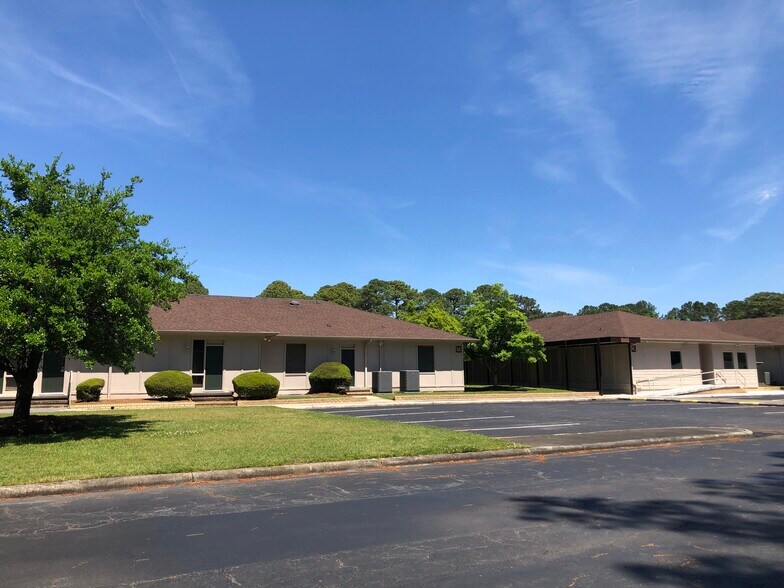 More Photos Of 200 Doctors Dr, Jacksonville Office For Sale