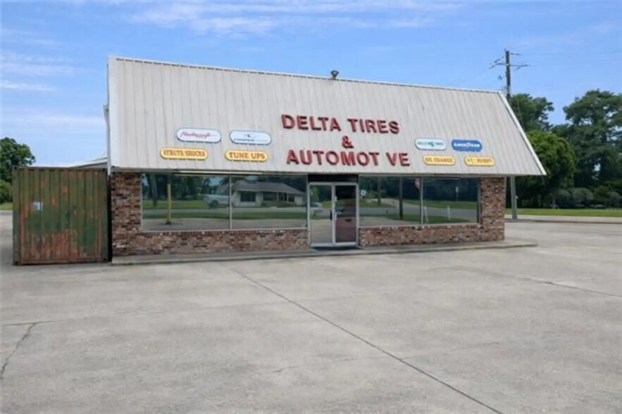 Primary Photo Of 7650 LA- 23, Belle Chasse General Retail For Sale