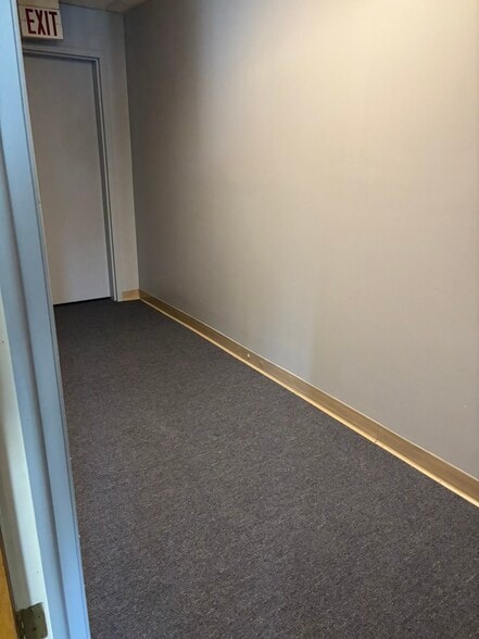 More Photos Of 12 Salters Creek Rd, Hampton Office For Lease