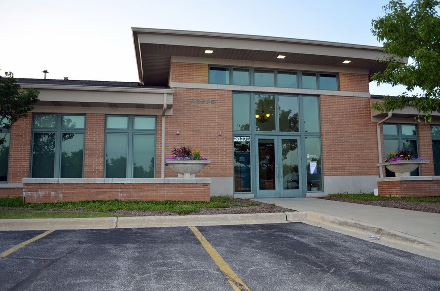 More Photos Of 28375 Davis Pky, Warrenville Medical For Lease