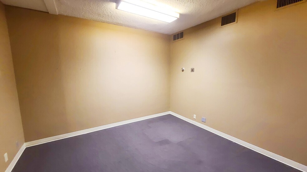 More Photos Of 710 W 8th St, Fort Scott Office For Sale