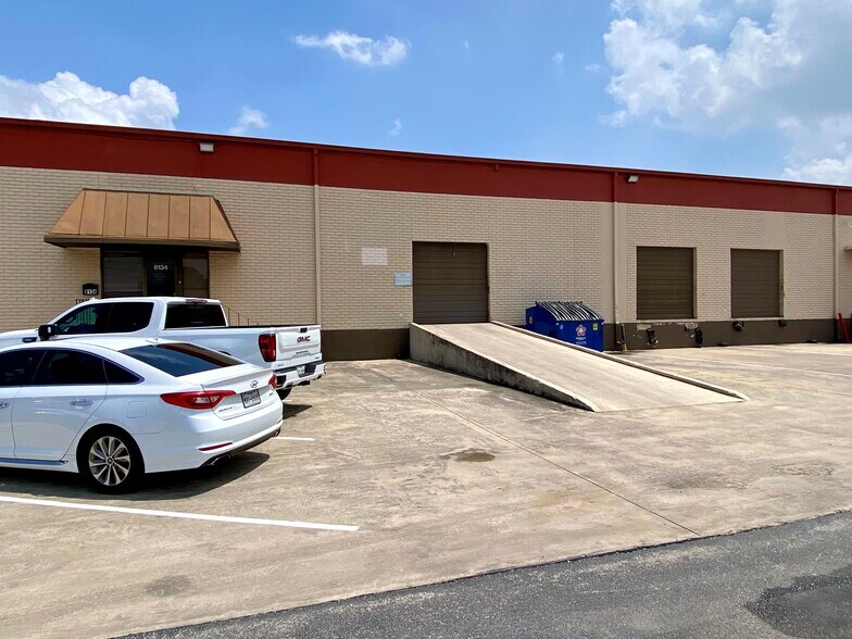 More Photos Of 8134 Interchange Pky, San Antonio Warehouse For Lease