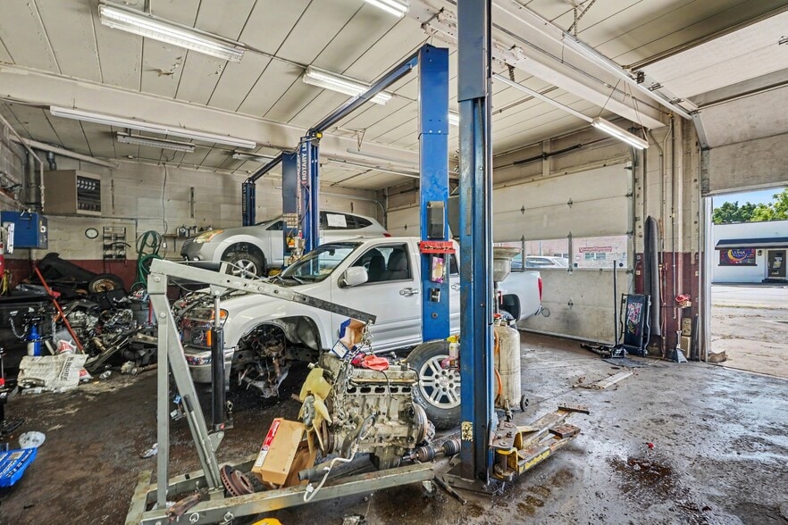 More Photos Of 3528 Harrison Ave, Cincinnati Auto Repair For Sale