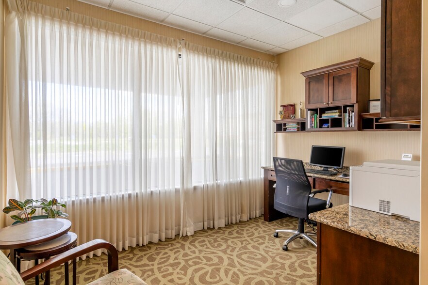 More Photos Of 110 Commerce Park Dr, Watertown Hotel For Sale