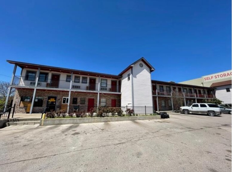 Primary Photo Of 2607 S I-35, Austin Hotel For Sale