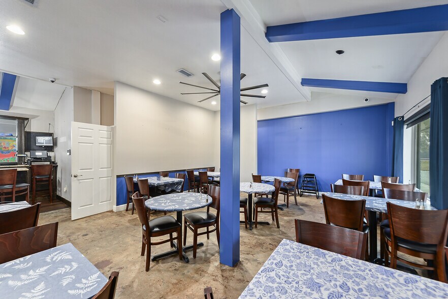 More Photos Of 1220 Bienville Blvd, Ocean Springs General Retail For Lease