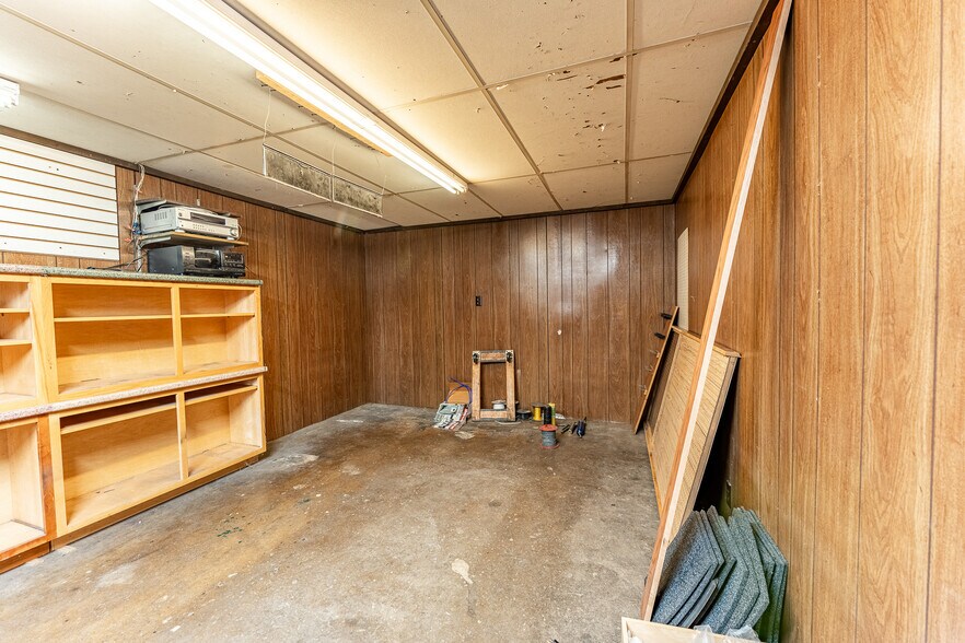 More Photos Of 1770 S Wabash St, Wabash Freestanding For Sale