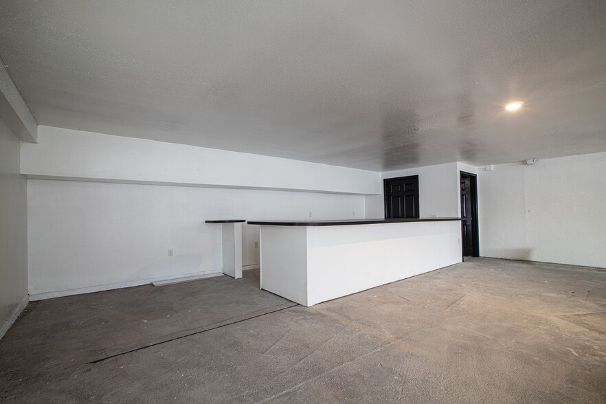 More Photos Of 802 Crosstimbers, Houston Office For Sale