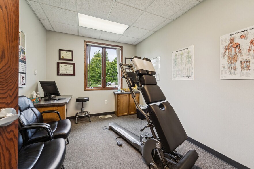More Photos Of 952 S Park Ave, Fond Du Lac Medical For Sale