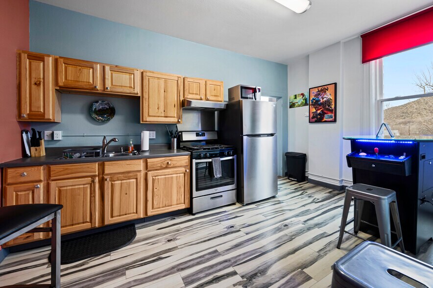 More Photos Of 502 Main Street, New Castle Hotel For Sale