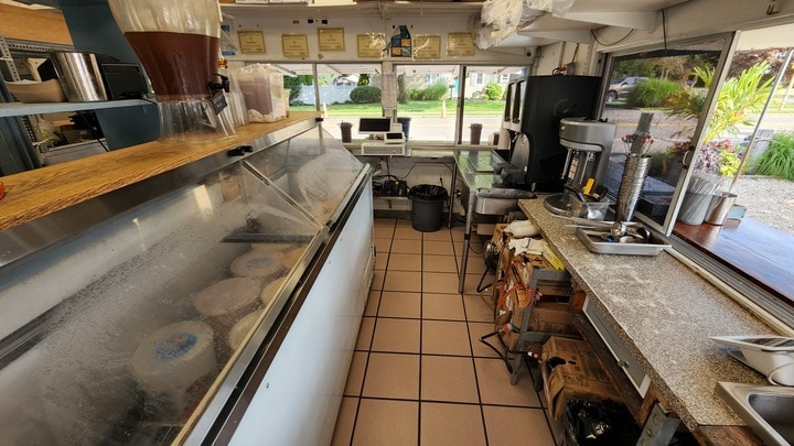 More Photos Of 302 Middle Rd, Blue Point Restaurant For Sale