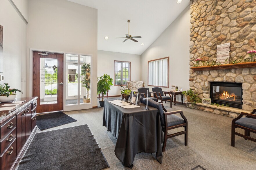 More Photos Of 952 S Park Ave, Fond Du Lac Medical For Sale