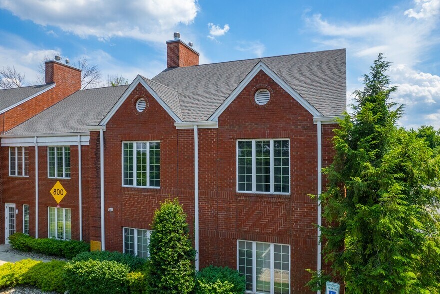 More Photos Of 821-824 Courtyard Dr, Hillsborough Office For Lease