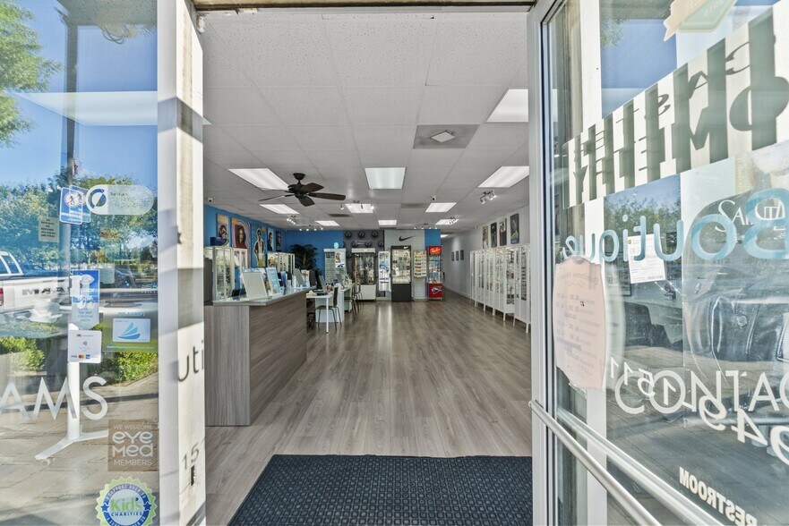 More Photos Of 516 W Lancaster Blvd, Lancaster Freestanding For Lease
