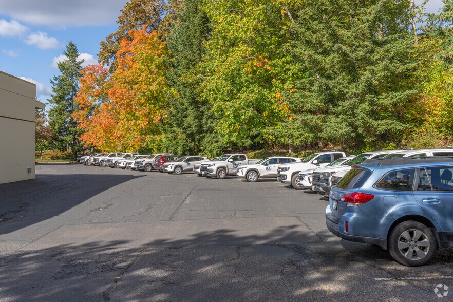 More Photos Of 14200 SE 98th Ct, Clackamas Light Manufacturing For Lease