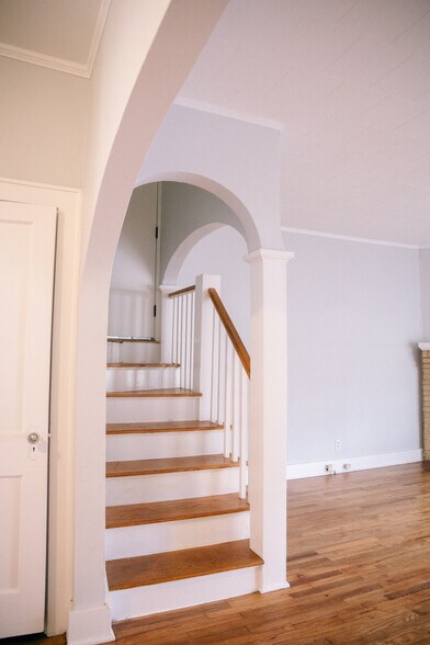 More Photos Of 355 N College Ave, Fayetteville Office Residential For Lease