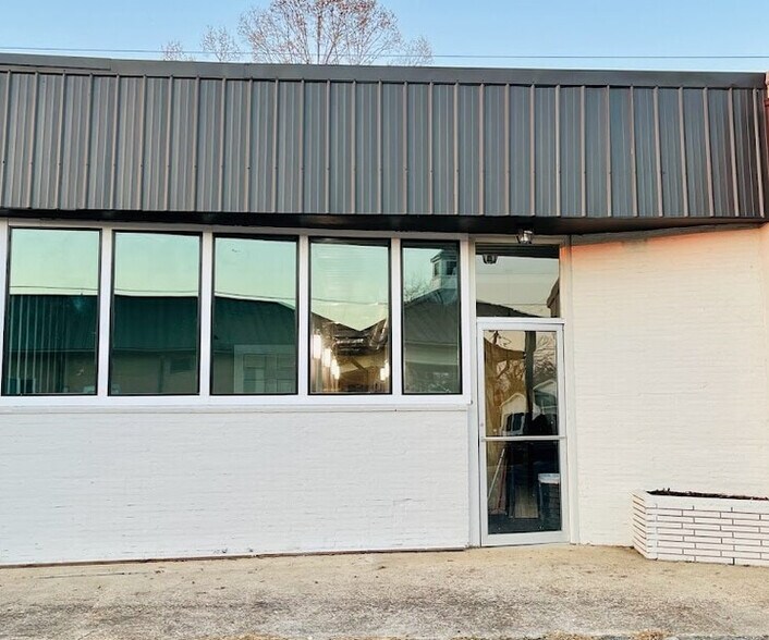 Primary Photo Of 4310 5th Ave, Marianna Medical For Lease