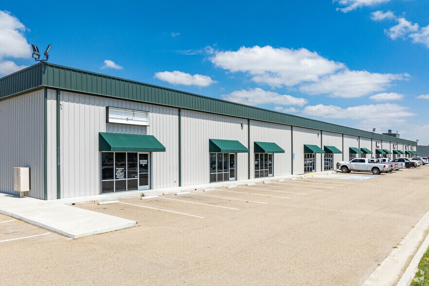 More Photos Of 1500 Enterprise Dr, Lemoore Warehouse For Sale