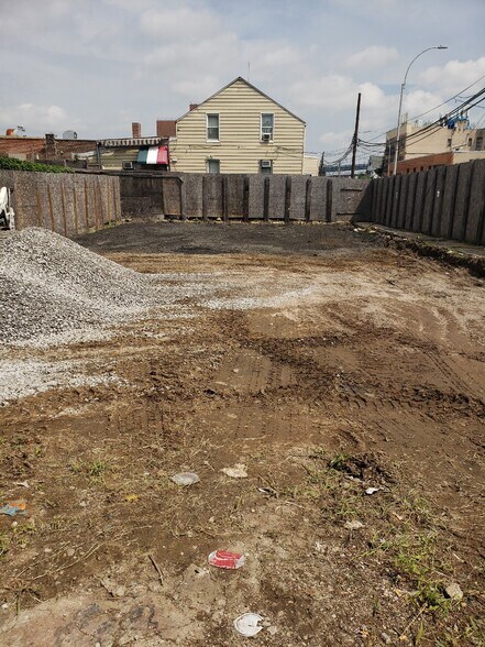 More Photos Of 2-21 27th Ave, Long Island City Land For Lease