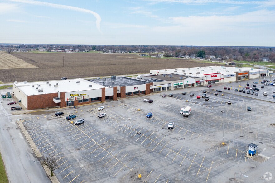 More Photos Of 1331-1335 E Jackson St, Macomb Storefront For Sale