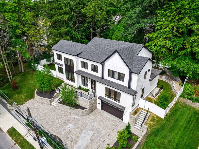 More Photos Of 678 Dedham St, Newton Specialty For Sale