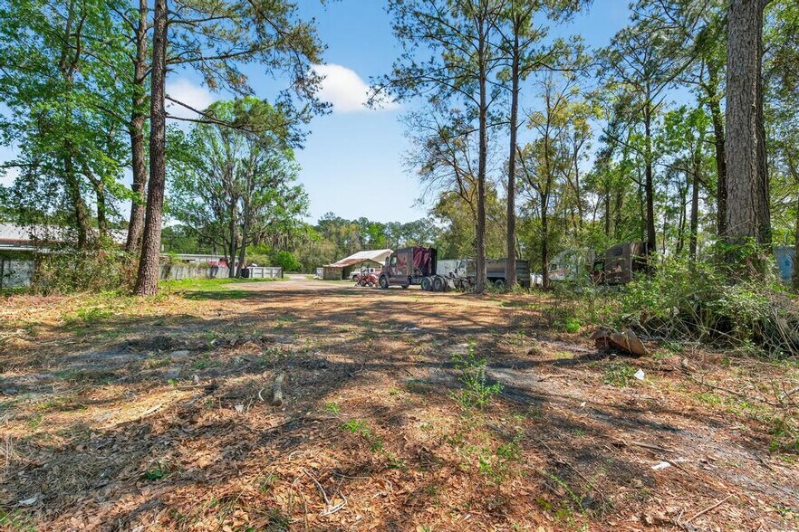 More Photos Of 10676 New Kings Rd, Jacksonville Office For Lease