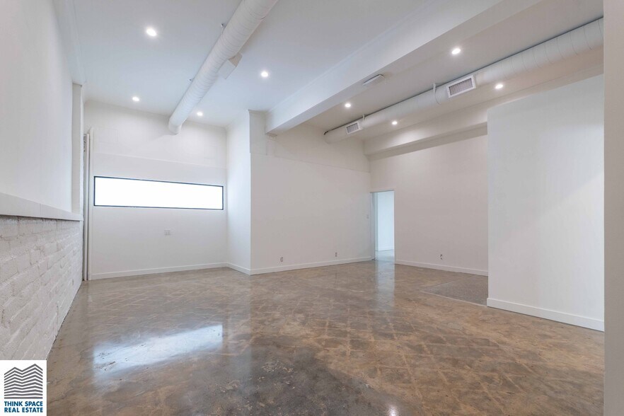 More Photos Of 913-915 N Highland Ave, Los Angeles Loft Creative Space For Lease