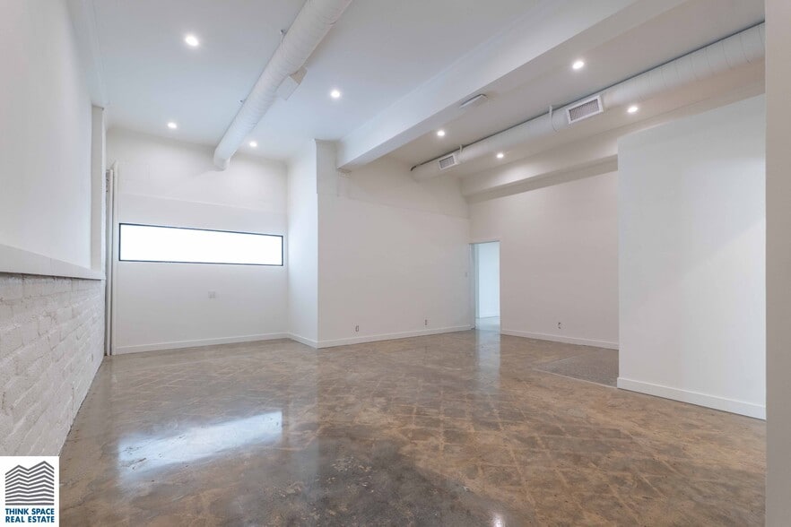 More Photos Of 913-915 N Highland Ave, Los Angeles Showroom For Sale