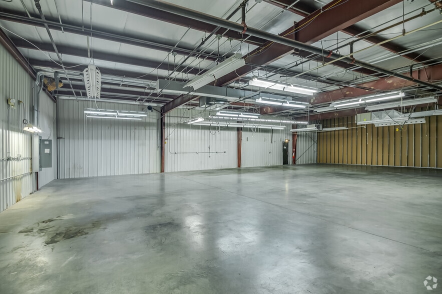 More Photos Of 2390 Industrial Dr, Neenah Warehouse For Sale
