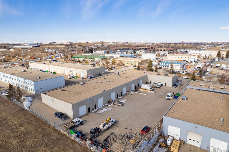 More Photos Of 5030 13th St SE, Calgary Warehouse For Lease