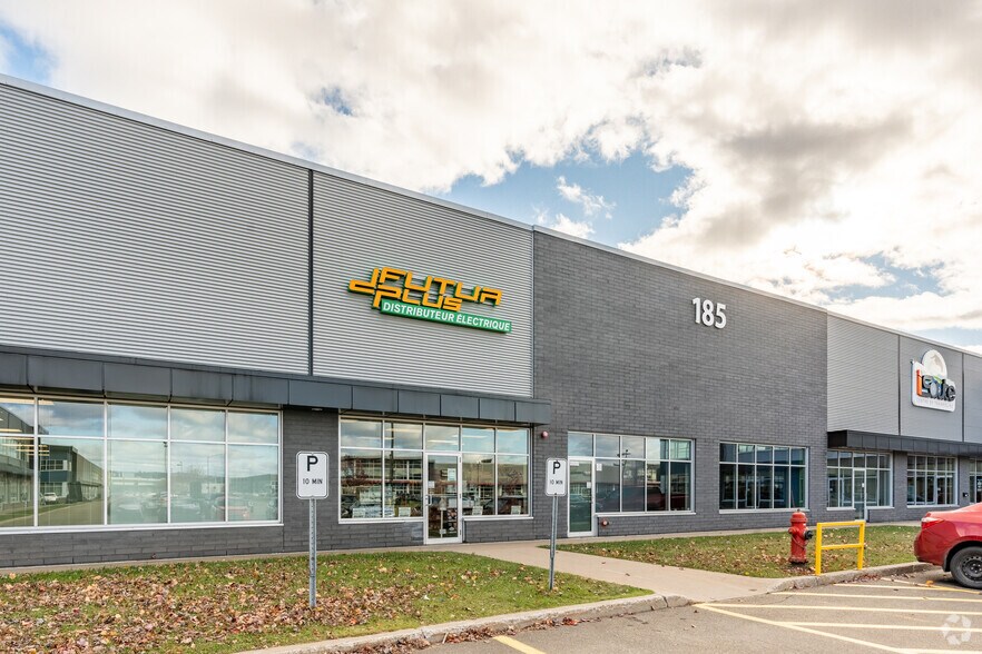 More Photos Of 185 Rue Fortin, Québec Distribution For Lease