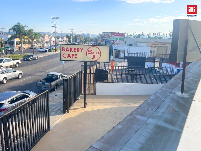 More Photos Of 7307-7309 Canoga Ave, Canoga Park Restaurant For Lease