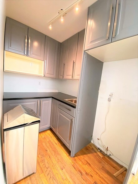 More Photos Of 424-426 Broadway, New York Loft Creative Space For Sale