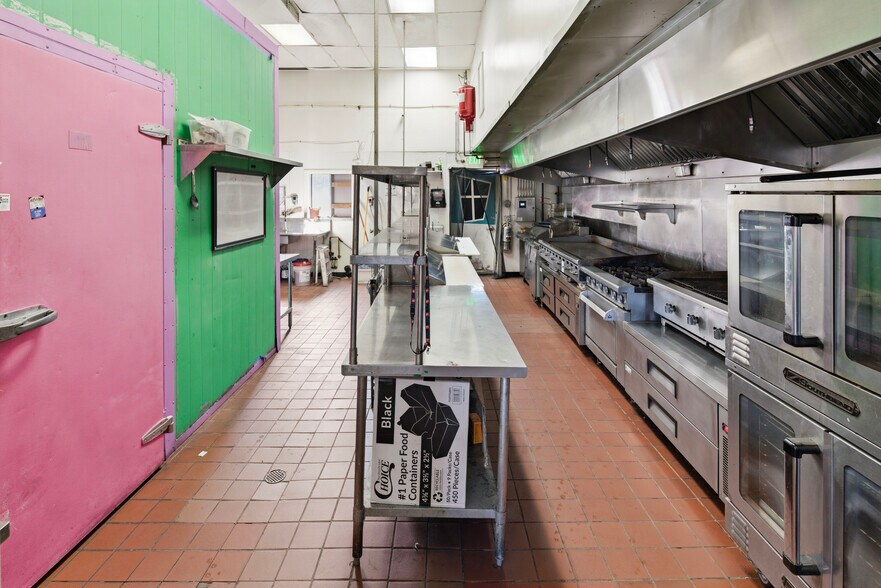 More Photos Of 5824-5846 NE Sandy Blvd, Portland Restaurant For Sale