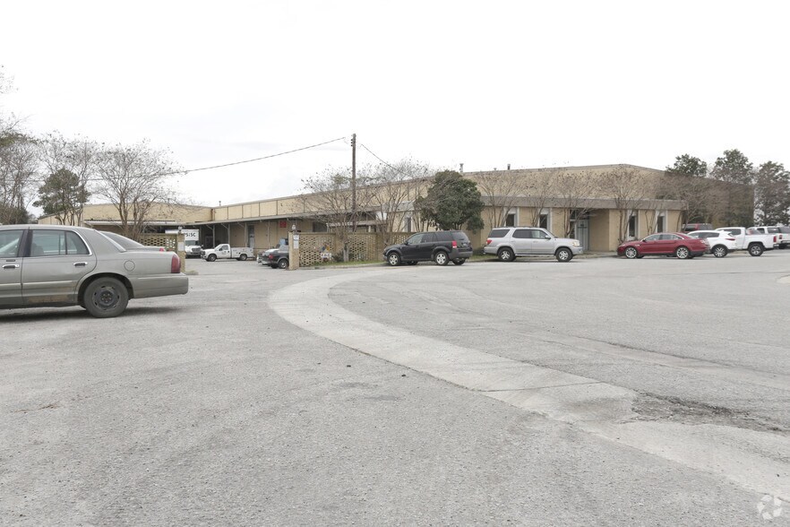 More Photos Of 825 Garland St, Columbia Distribution For Sale